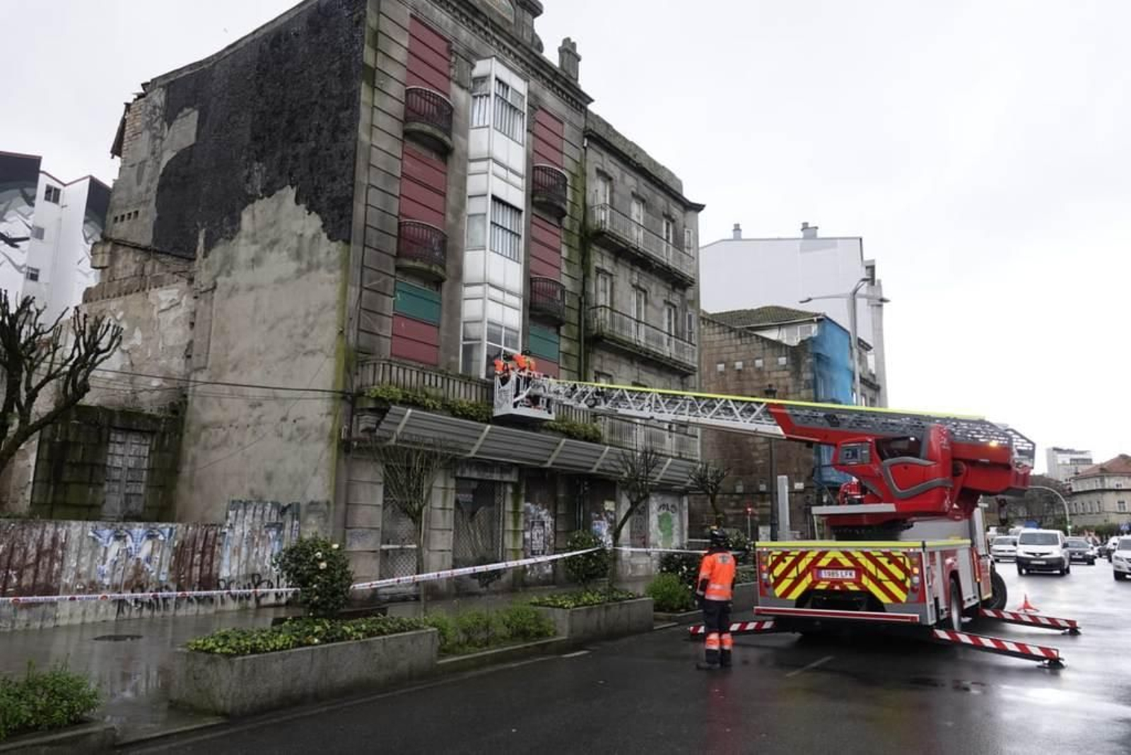Se derrumba un edificio en el centro de Vigo _ Vicente Alonso 6