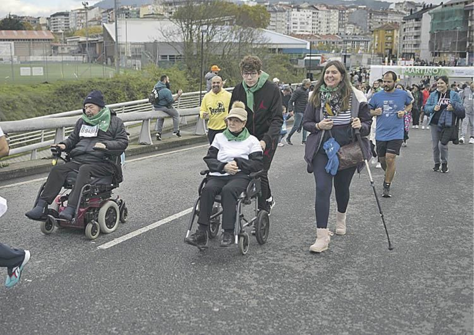 La carrera inclusiva es la decana de las pruebas populares gallegas. 
FOTOS: MARTIÑO PINAL/XESÚS FARIÑAS
