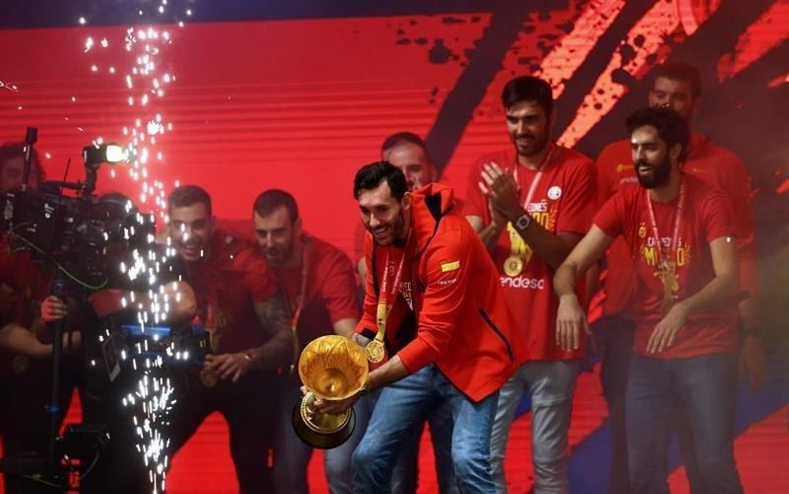 La celebración de la selección Española por el Mundial de Baloncesto 13