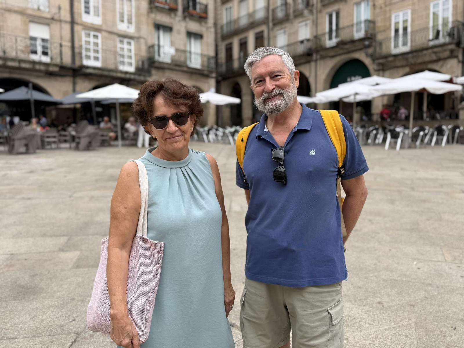 Elena Mejías y Emilio Castro, turistas madrileños en la Plaza Mayor.