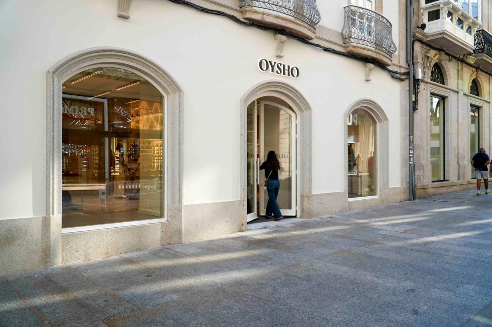 Galería | La nueva tienda de Oysho en Vigo ocupa un edificio emblemático en Príncipe