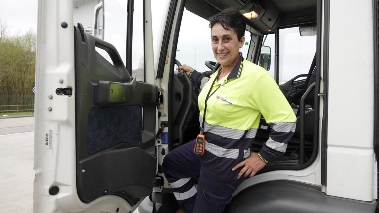 María José en uno de sus camiones.