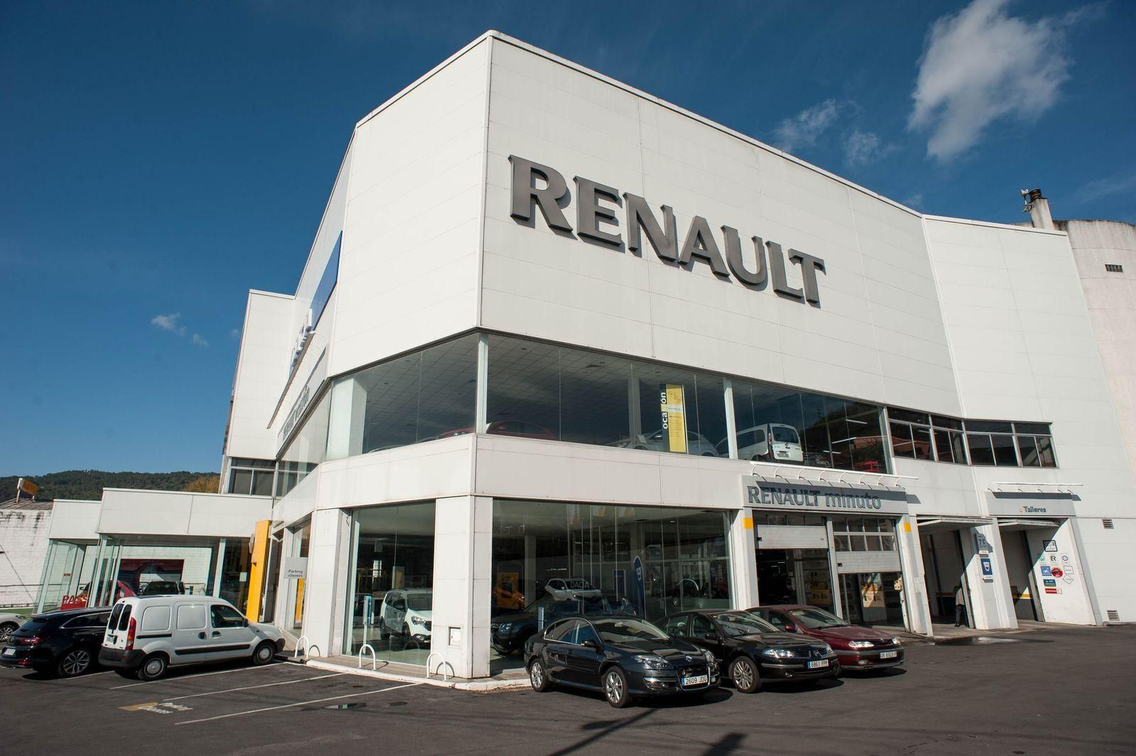 Exterior del concesionario Renault en Quintela de Canedo. (FOTO: ÓSCAR PINAL)
