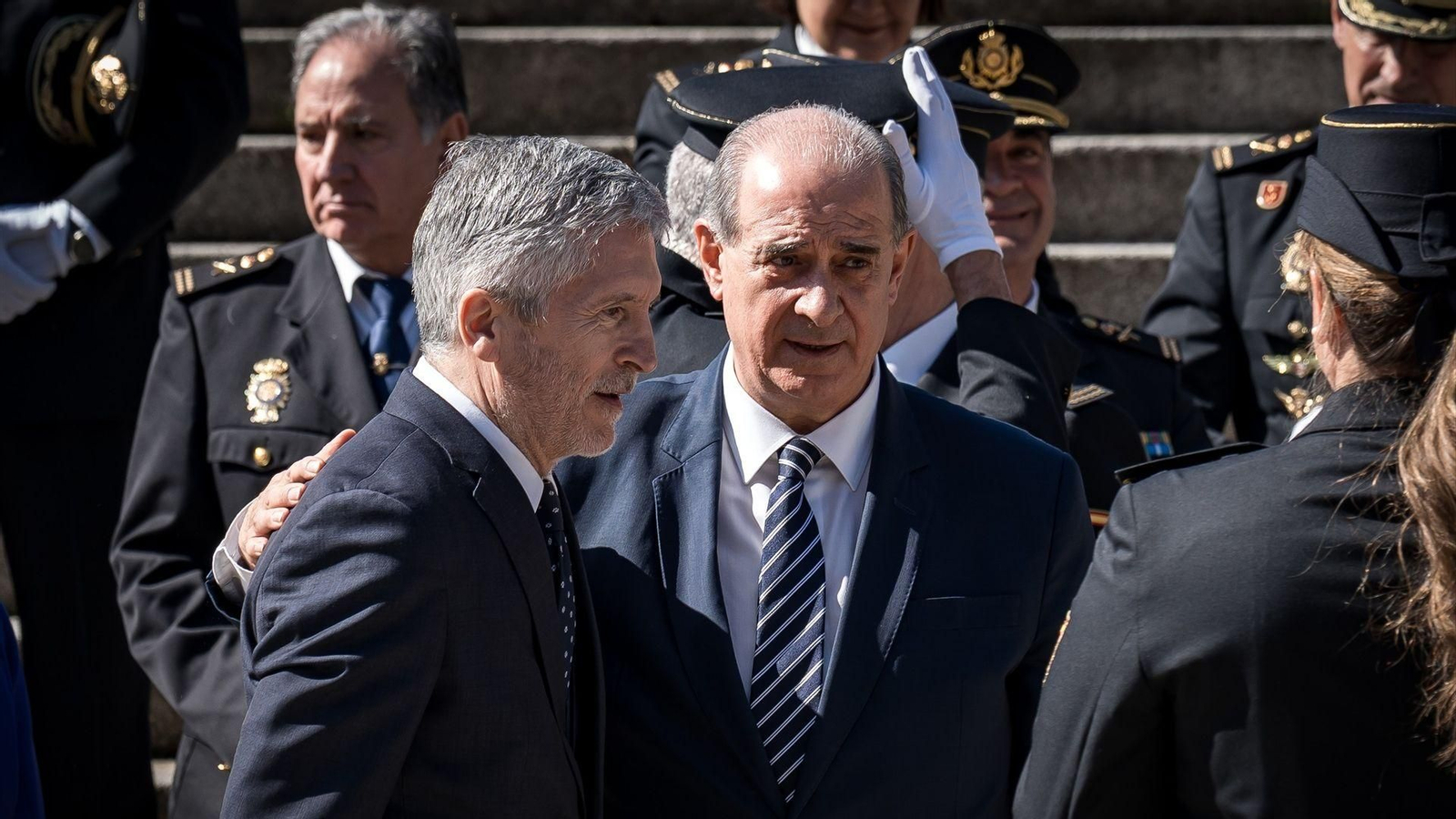 El ministro del Interior, Fernando Grande-Marlaska, y el director general de la Policía, Francisco Pardo.