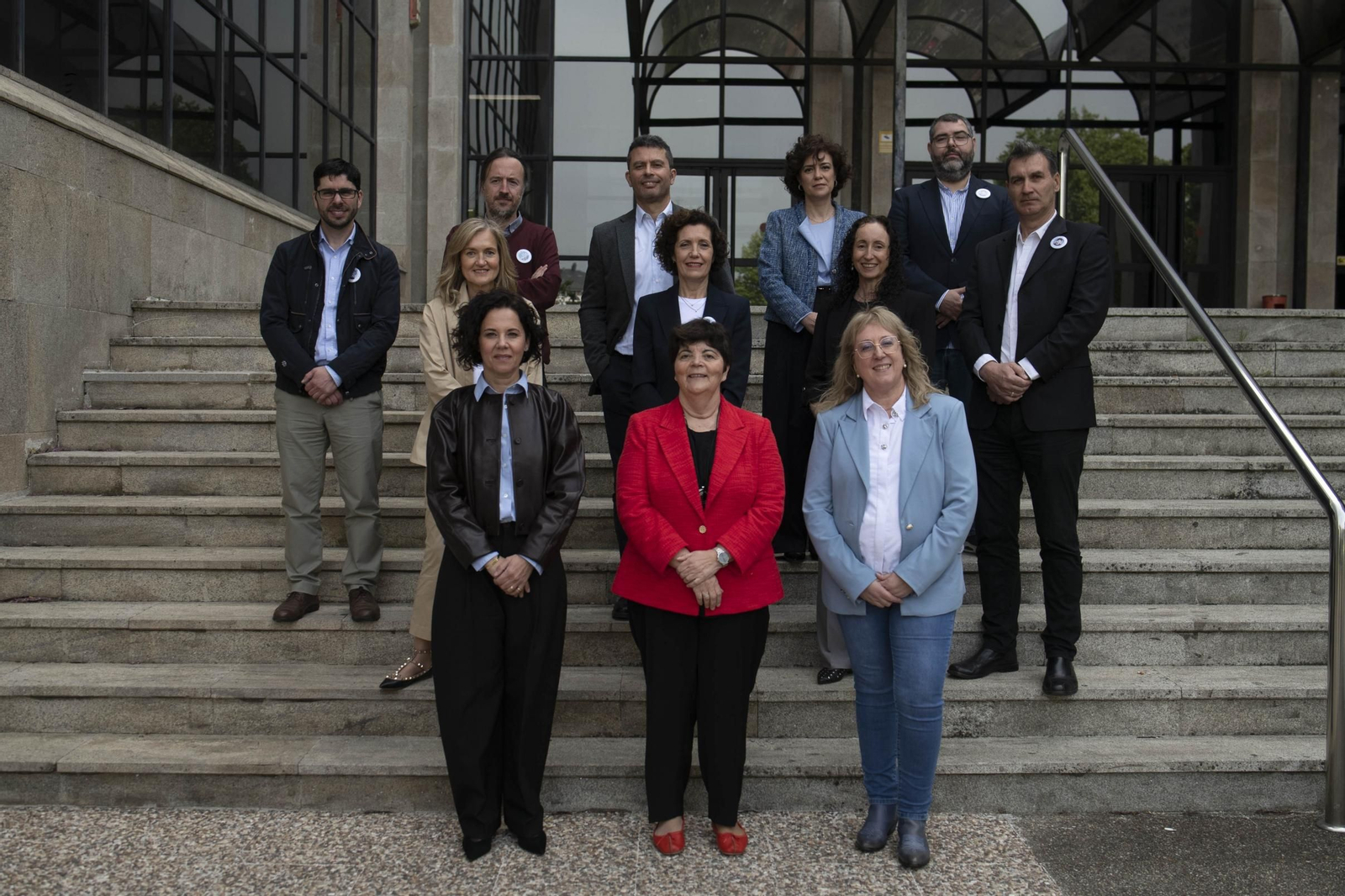 Carmen García Mateo (abajo, en el centro), con el equipo de su candidatura en Ourense.