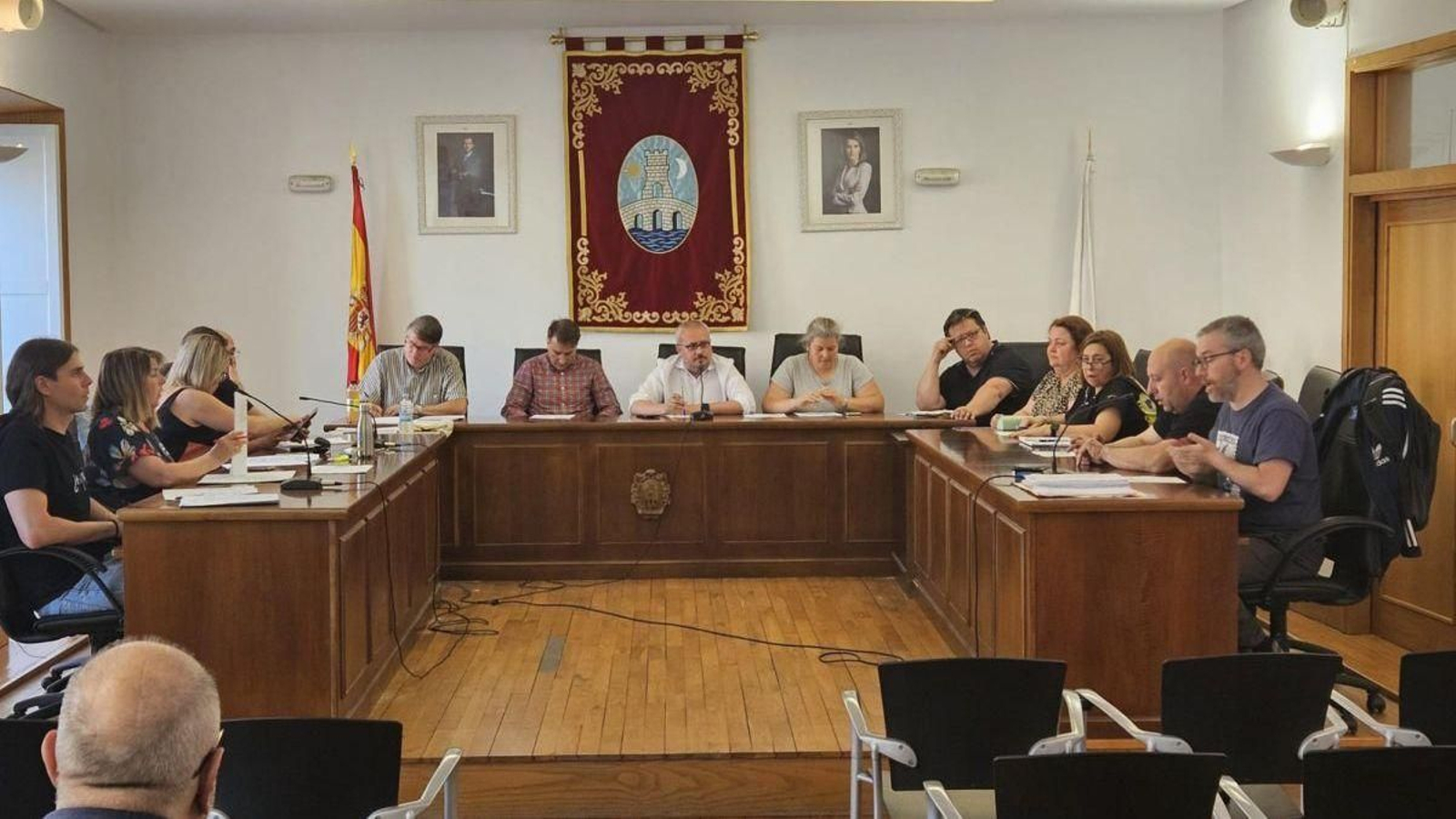 La Corporación municipal de Ribadavia durante la celebración de un pleno.
