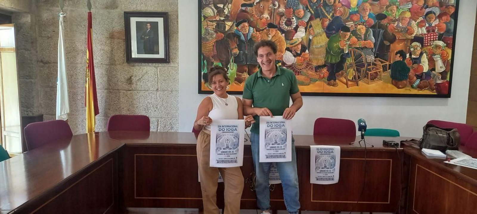 Angélica Molina y José Castro-Gil en la presentación de la sesión de yoga.