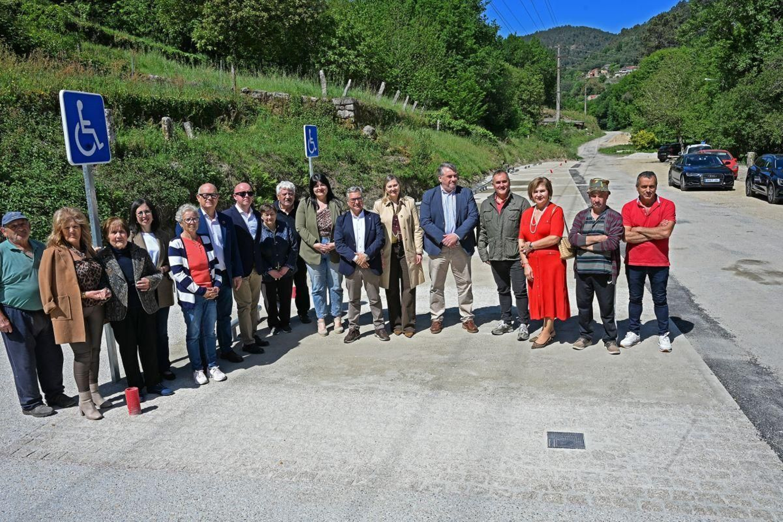 Menor, Santos, Santalices y Torres, con vecinos de Pazos de Arenteiro.