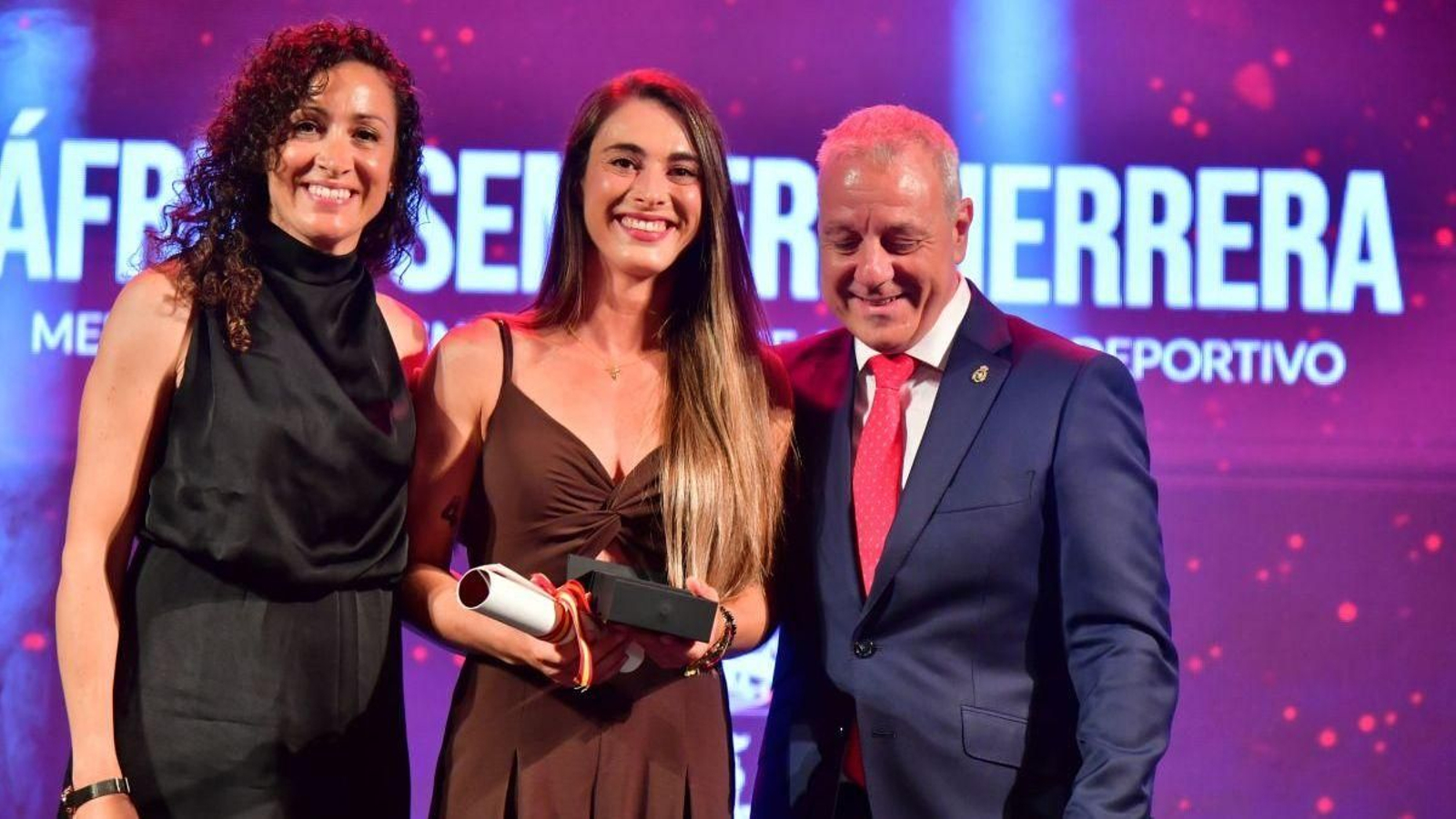 La jugadora más laureada de la historia del Guardés recibió un reconocimiento de la Federación.
