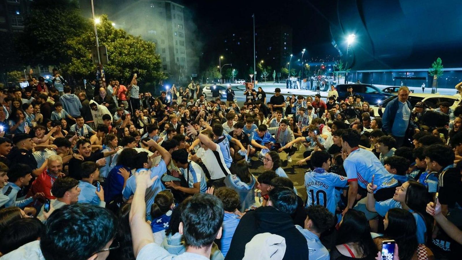 Galería | La afición celeste celebra el billete a Europa del Celta
