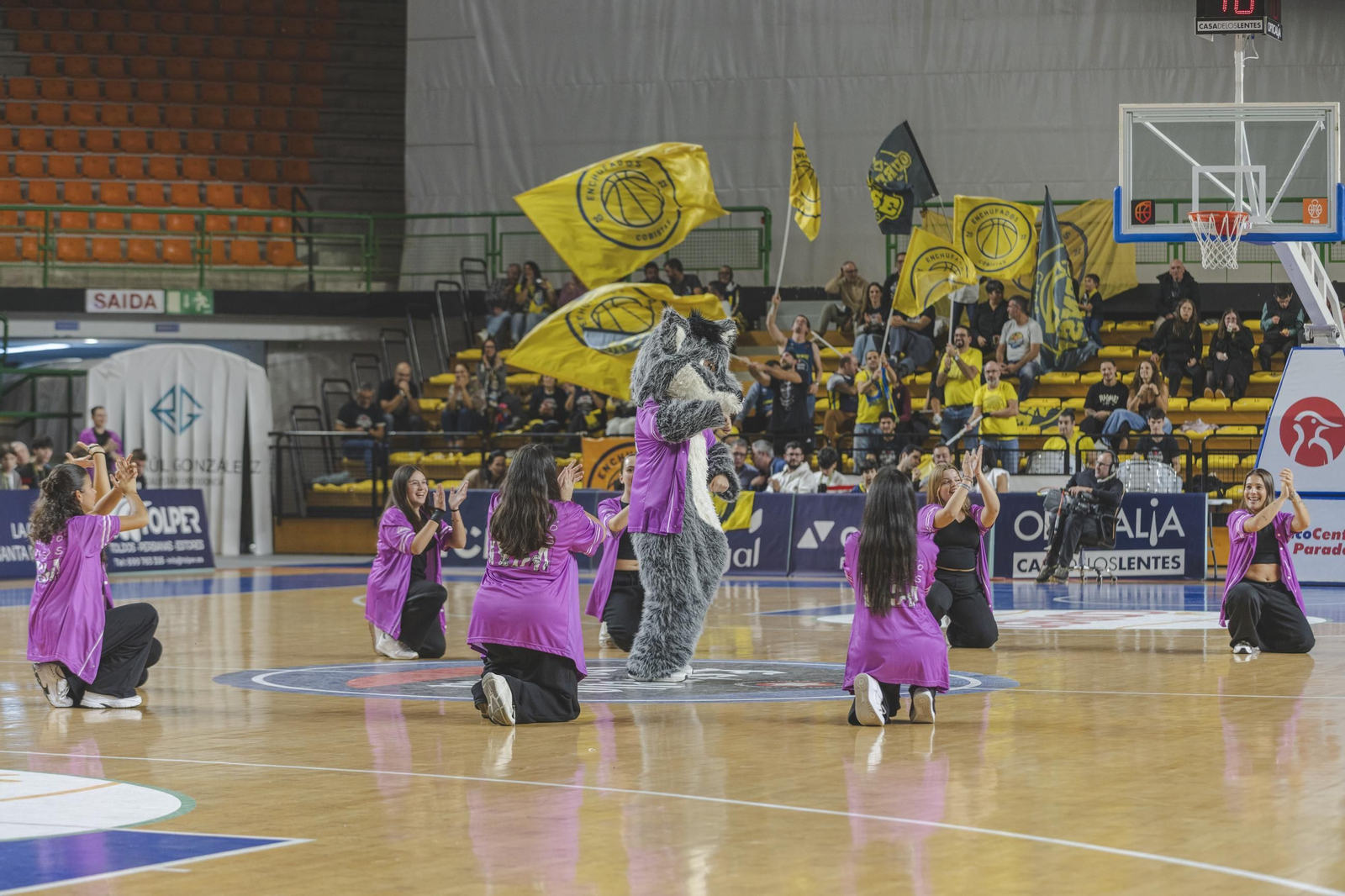 Galería | El COB asusta los fantasmas en Samaín y logra la victoria ante el Fibwi