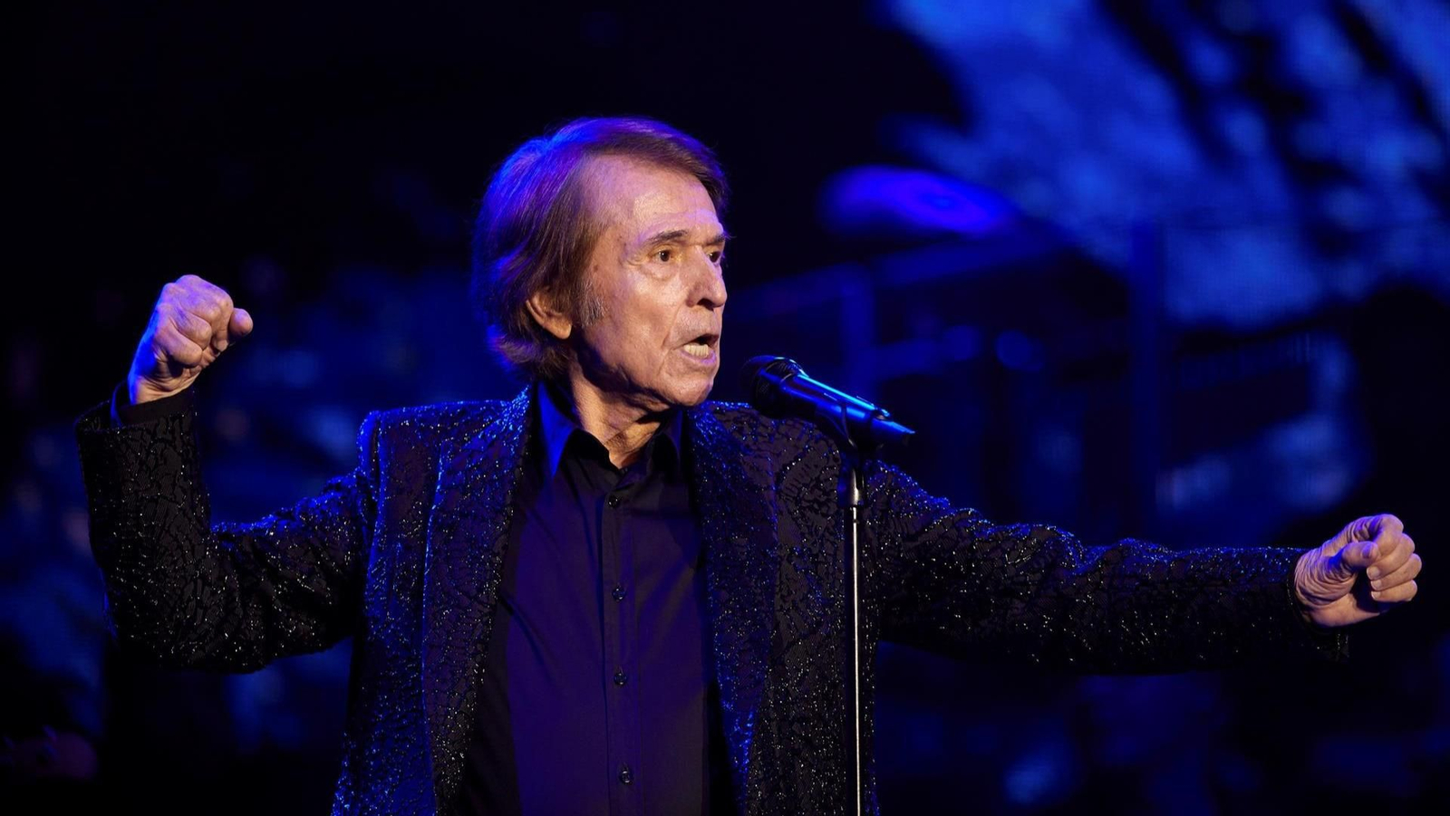 El cantante Raphael durante un concierto en Cap Roig