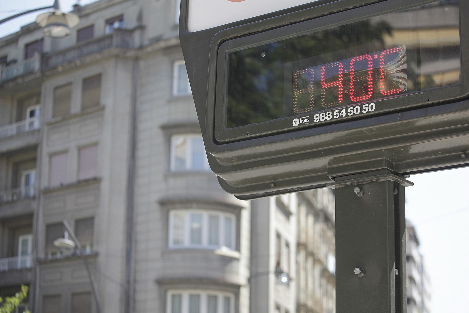 Ola de calor: termómetro ubicado en la ciudad de Ourense. (Miguel Ángel)