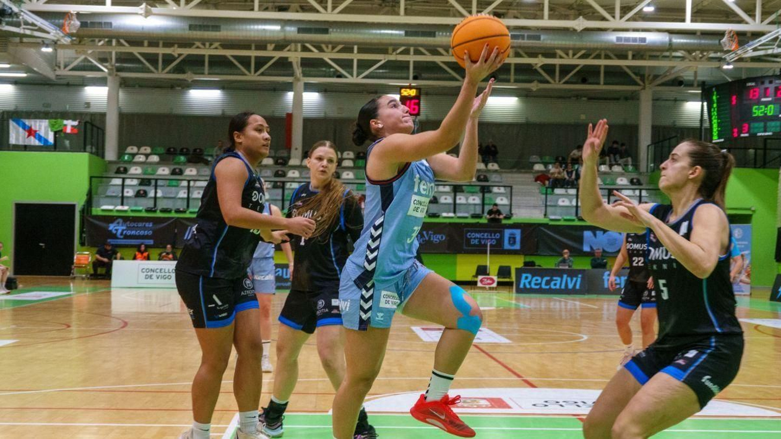 Salinas, en la imagen en el partido ante el Domusa Teknik, se ha hecho un hueco el cinco de Cristina Cantero
