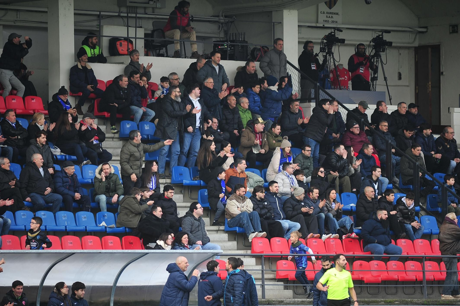 Galería | O Couto vive una nueva victoria del Ourense CF antes de la reforma del césped