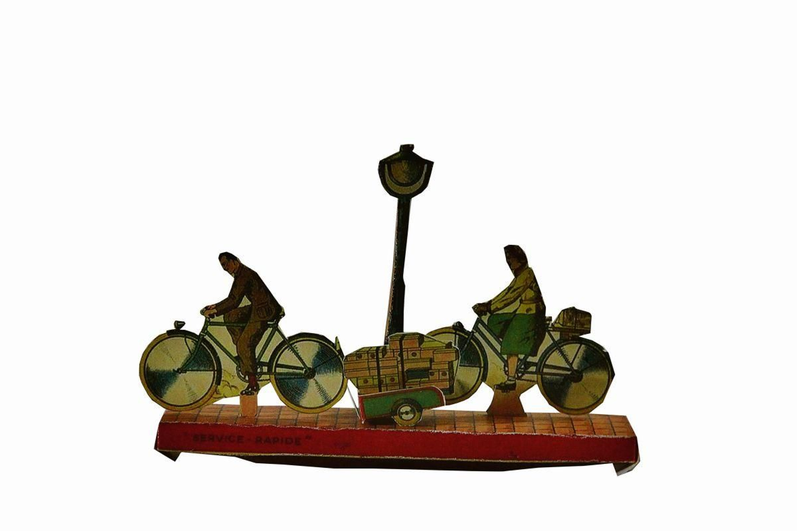 Repartidores de paquetes prometiendo “servicio rápido”.