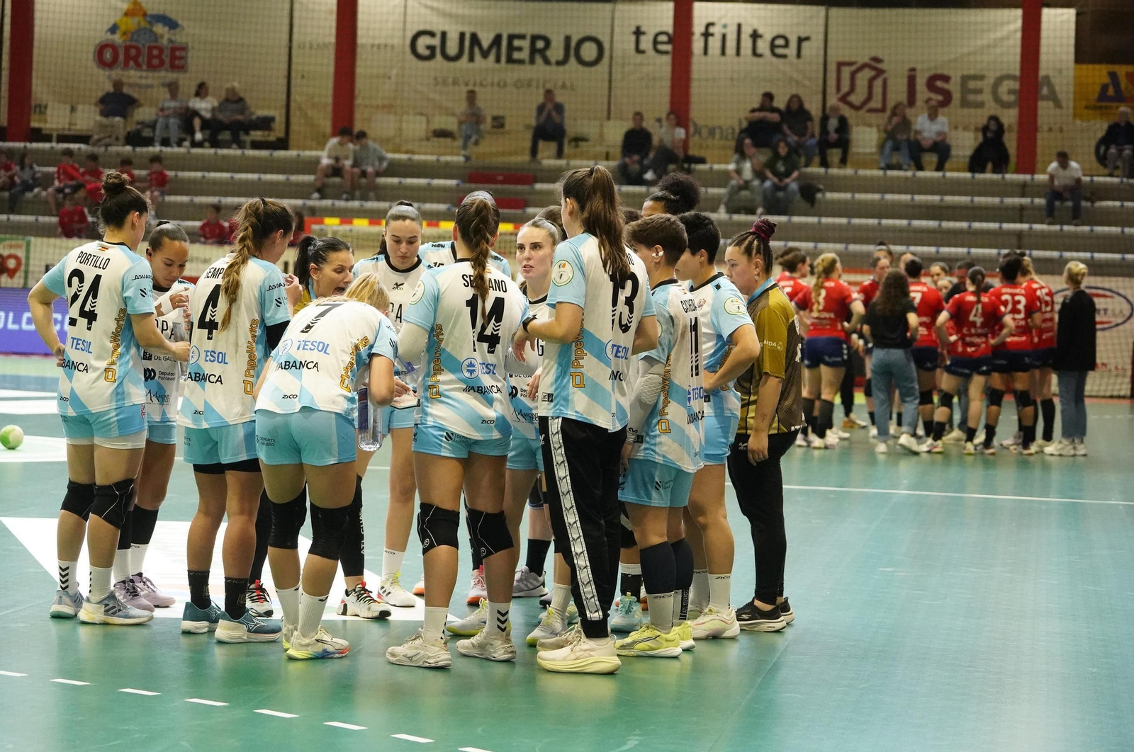 Galería | Porriño y Guardés se miden en el derbi femenino