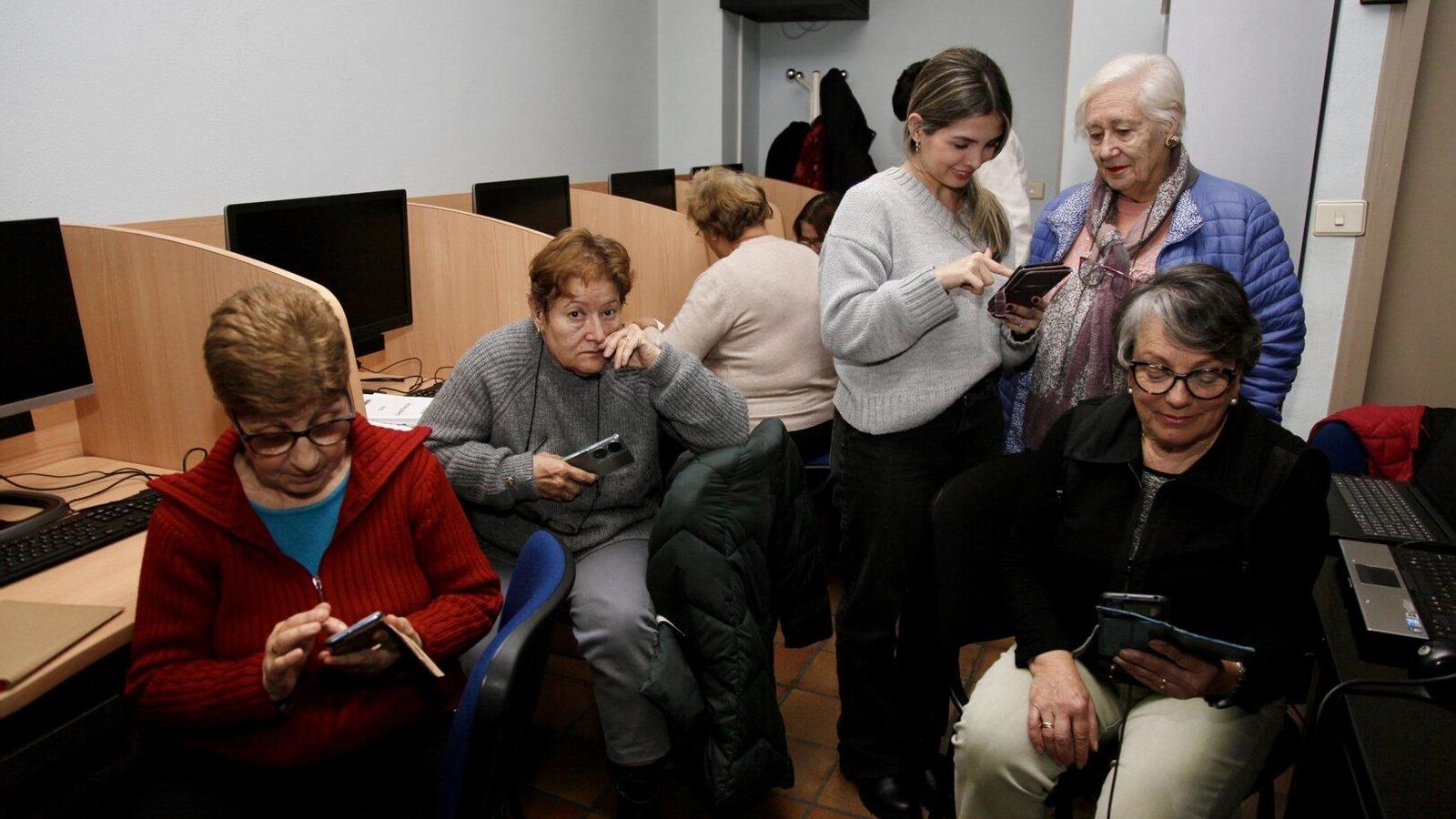 Este es el grupo de la tarde, que también comenzaba ayer el taller de formación digital.