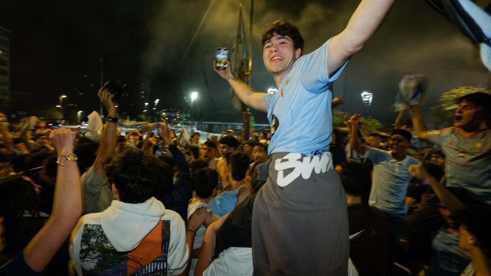 Galería | La afición celeste celebra el billete a Europa del Celta
