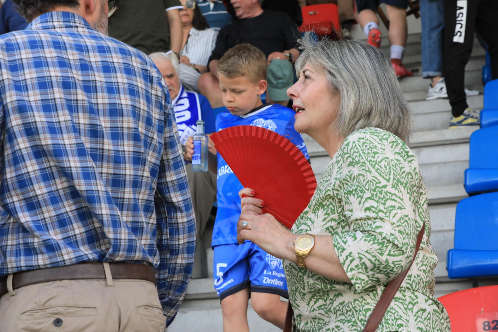 Galería | El Estadio de O Couto vive otra derrota, polémica, del Ourense CF