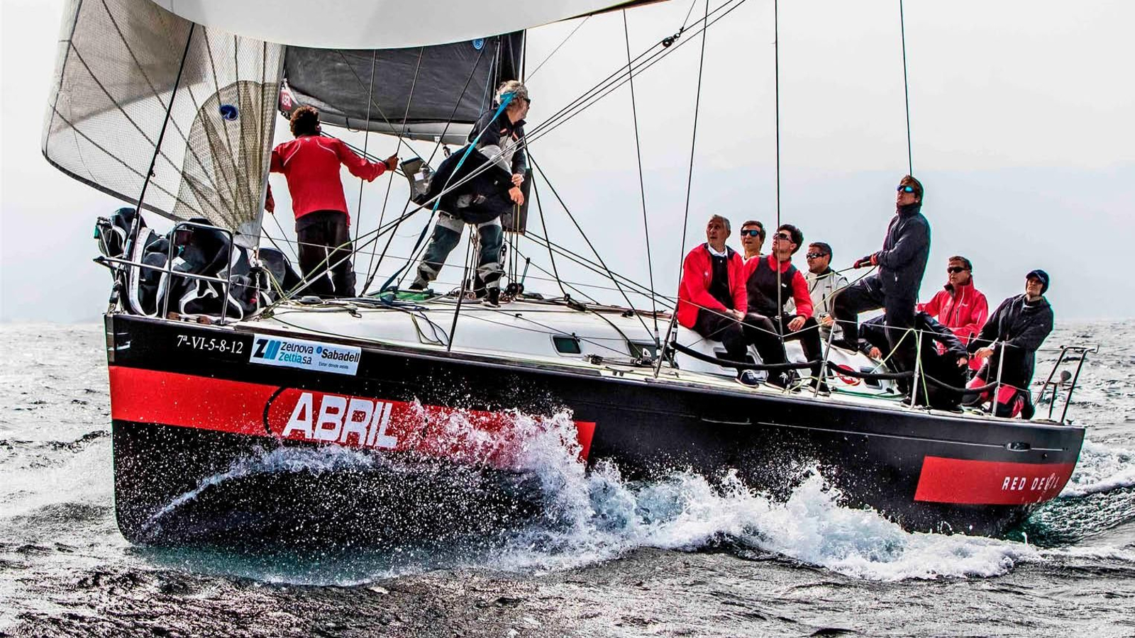 El “Aceites Abril” finalizó segundo en la única manga disputada ayer y aguantó la primera posición en el Trofeo Conde de Gondomar. // Rosana Calvo
