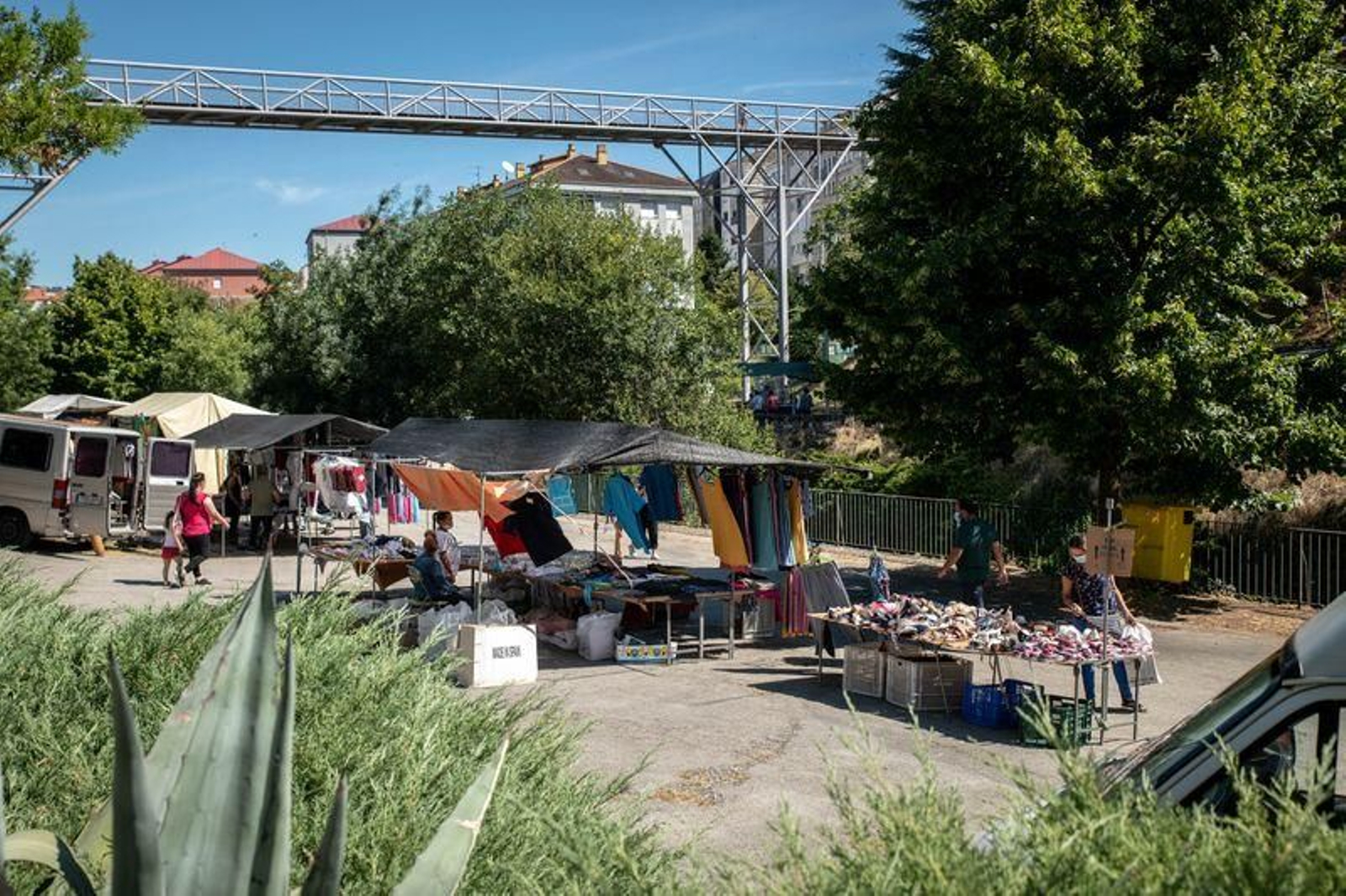 La feria de Ourense, con medidas de prevención del coronavirus (ÓSCAR PINAL).