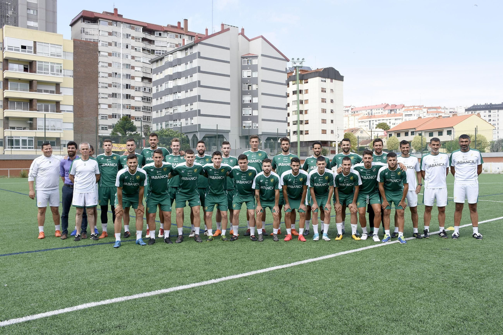 El Coruxo comenzó su pretemporada en el Federativo de Coia.