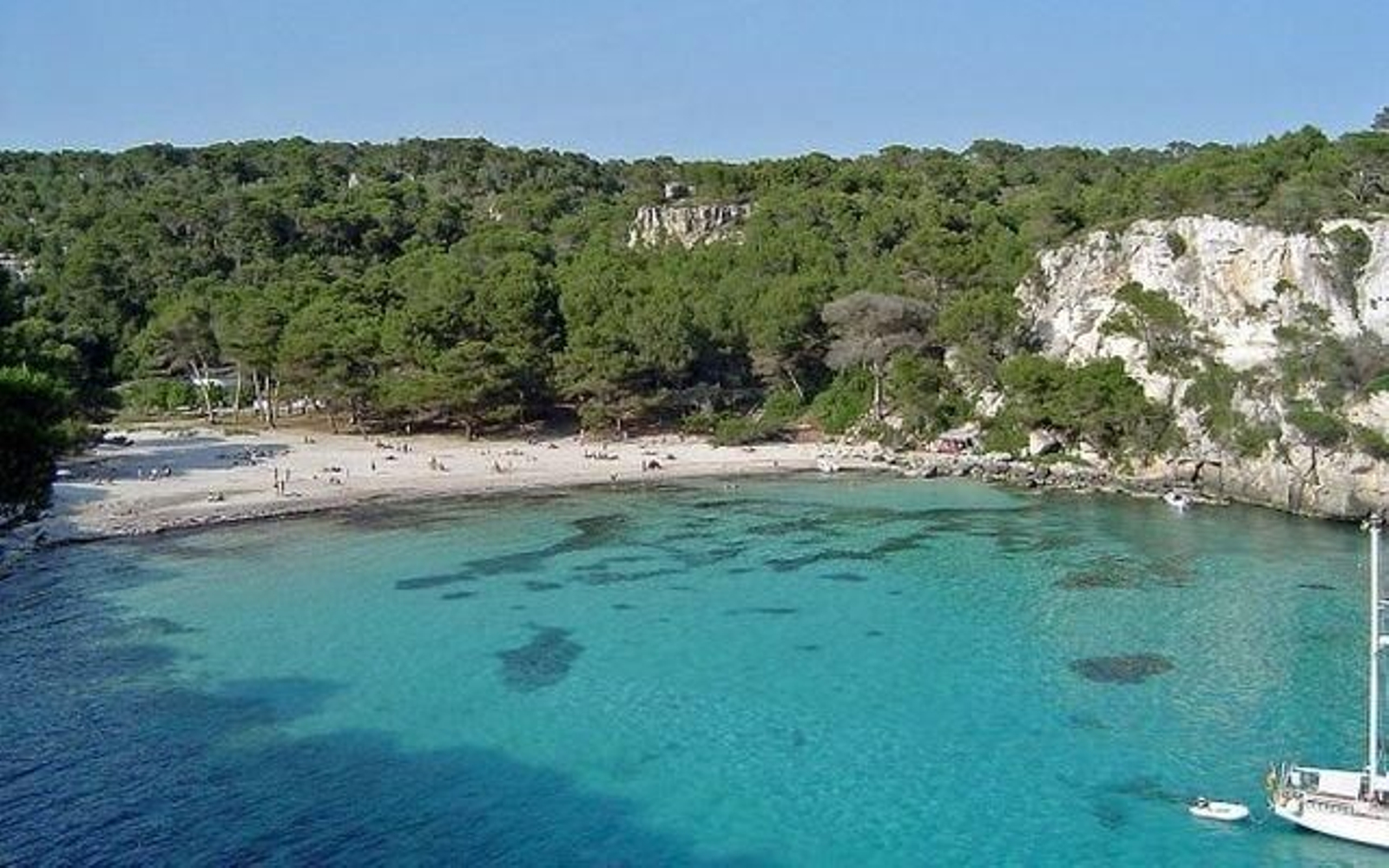 Menorca es famosa por sus calas.