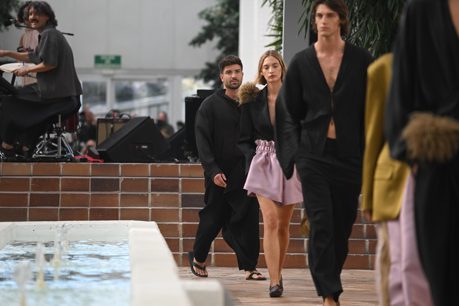 Todos los diseños presentados por Adolfo Domínguez en su regreso a la Fashion Week, en fotos