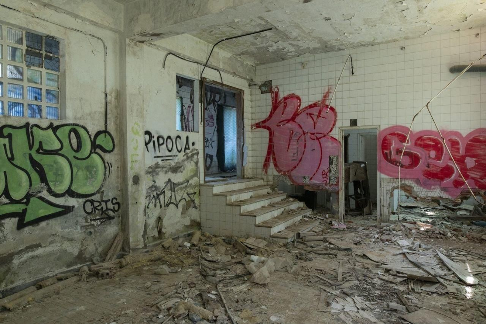 Grafitis en uno de los espacios del edificio