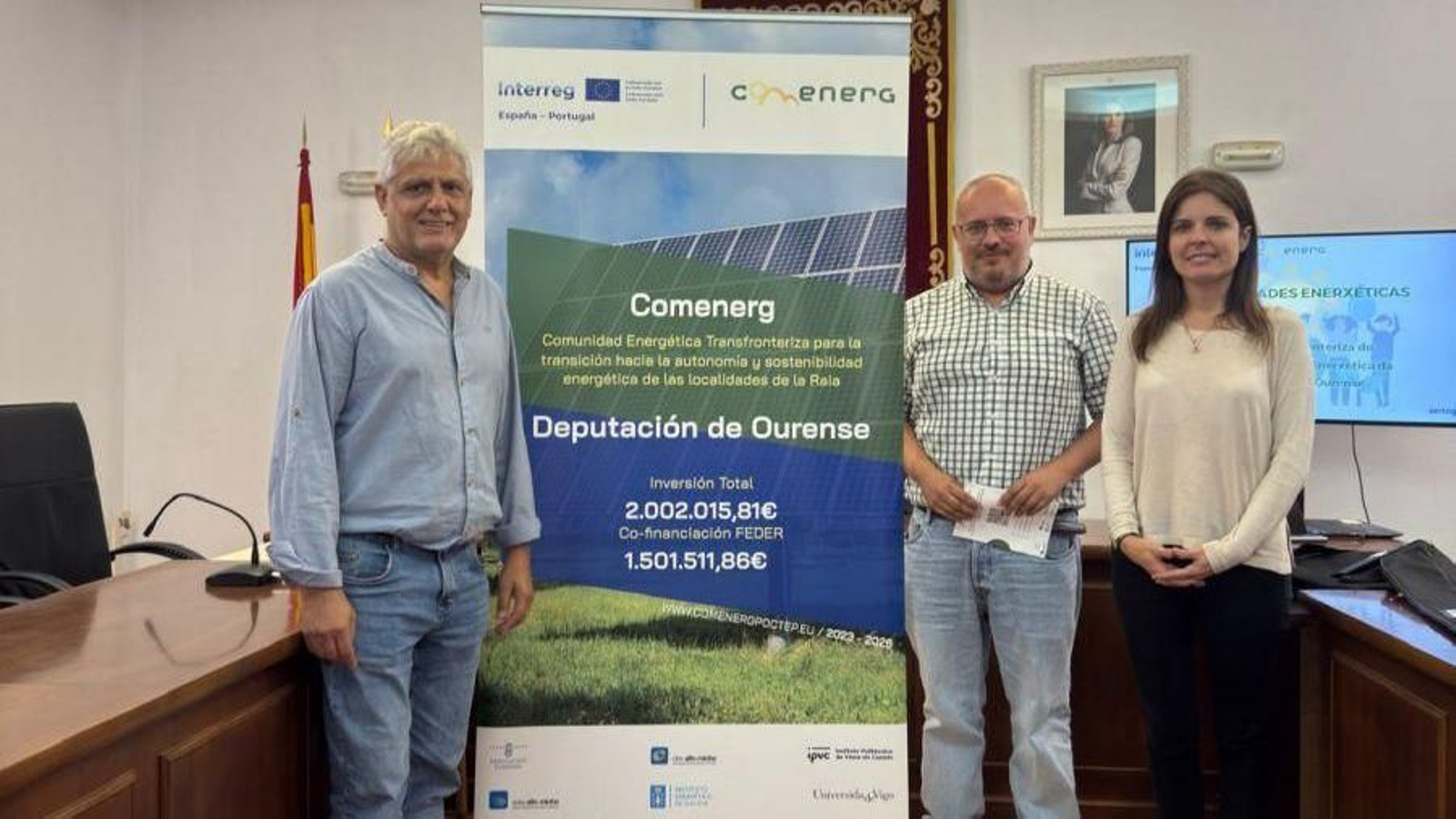 Técnicos de Sertogal con el alcalde de Ribadavia antes de iniciar la charla.