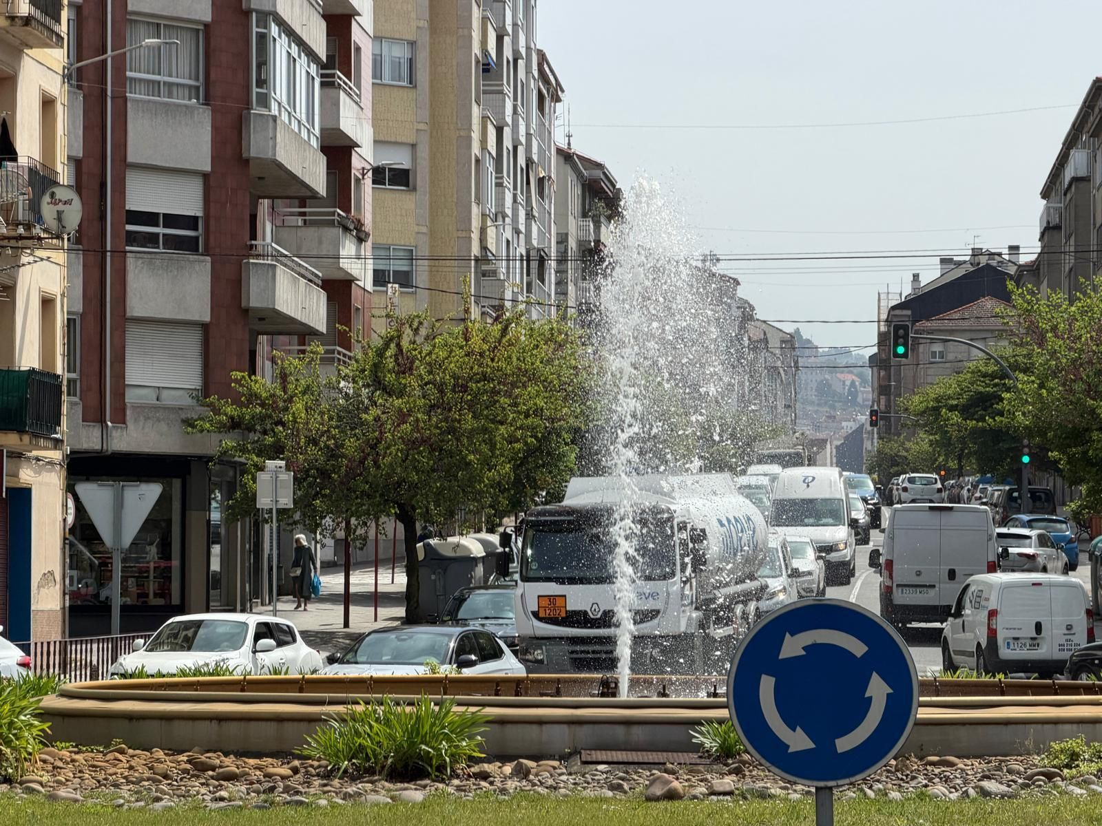 Galería | Obras, inicio de fin de semana y vuelta ciclista crean caos vial en Ourense