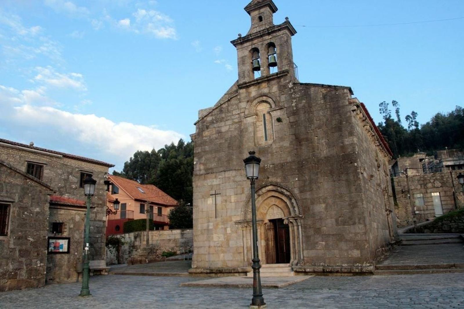 La iglesia de Santa María de Castrelos es uno de los tres templos románicos de Vigo.