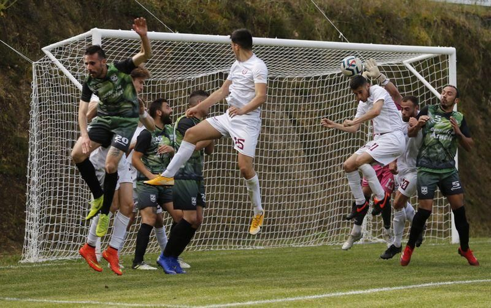 El partido entre el Arnoia y el Nogueira (Xesús Fariñas)