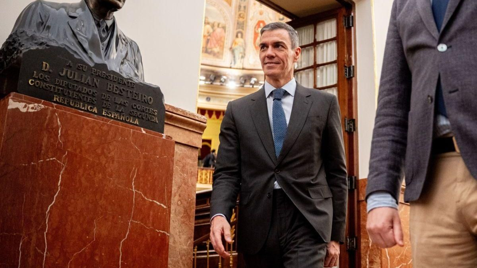 El presidente del Gobierno, Pedro Sánchez, a su salida del Congreso.