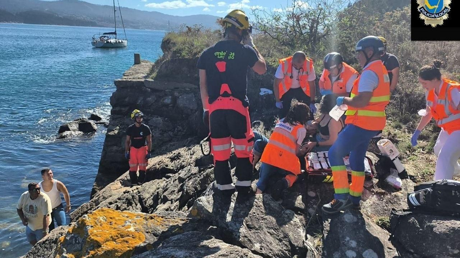 Rescatan a un hombre de 92 años en una playa de Sanxenxo