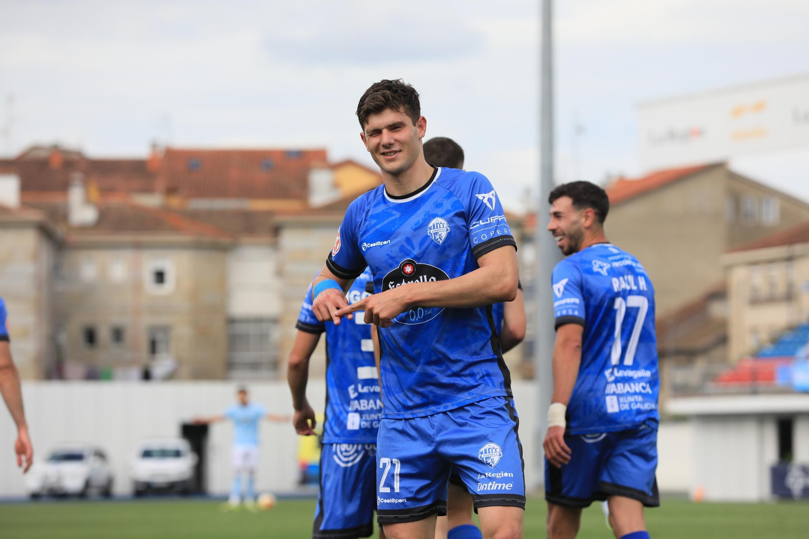 Galería |  Tarde triste en O Couto con el Ourense CF en descenso tras la derrota