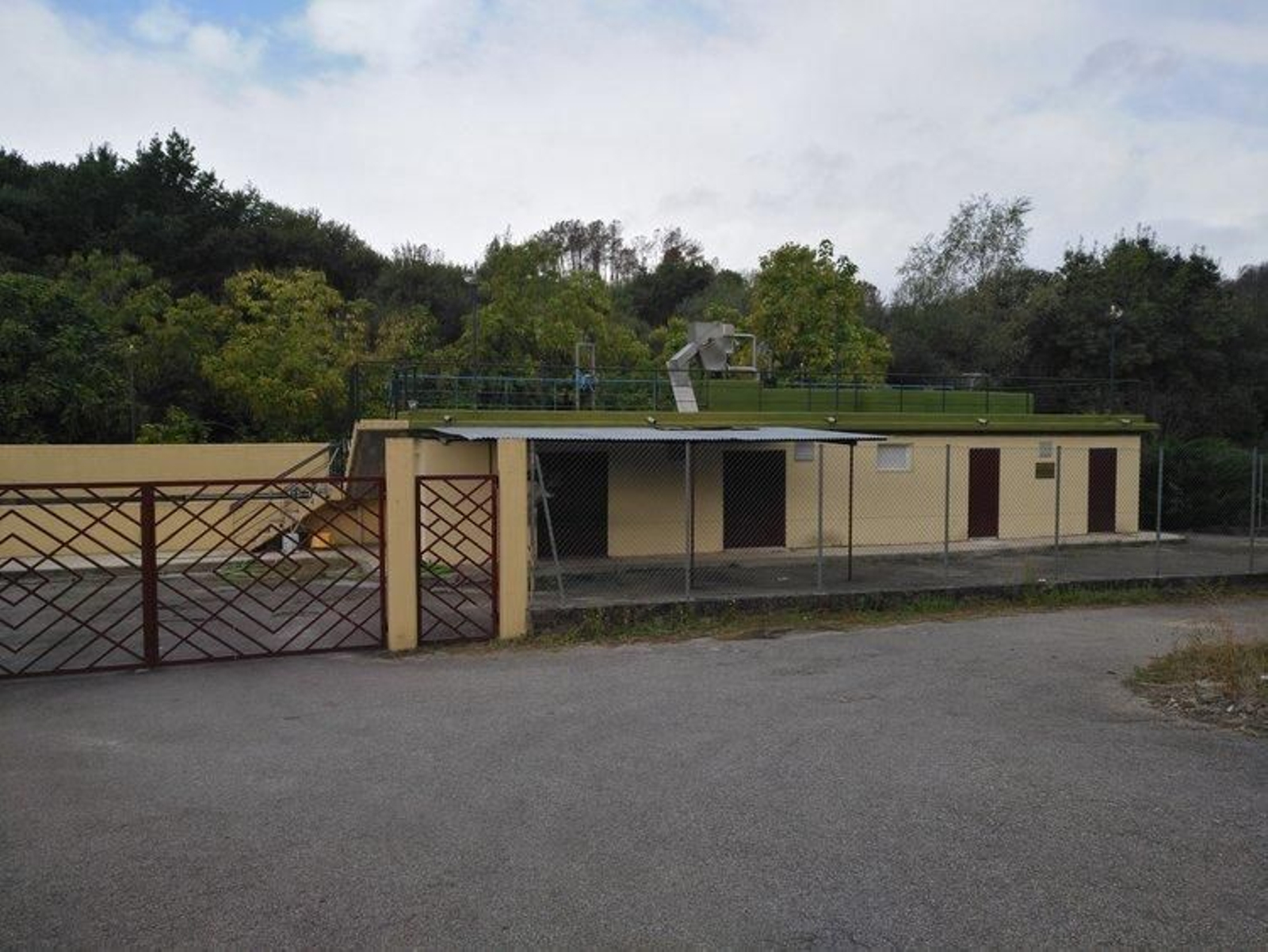 Edificio de la nueva estación depuradora de Carballeda de Avia.