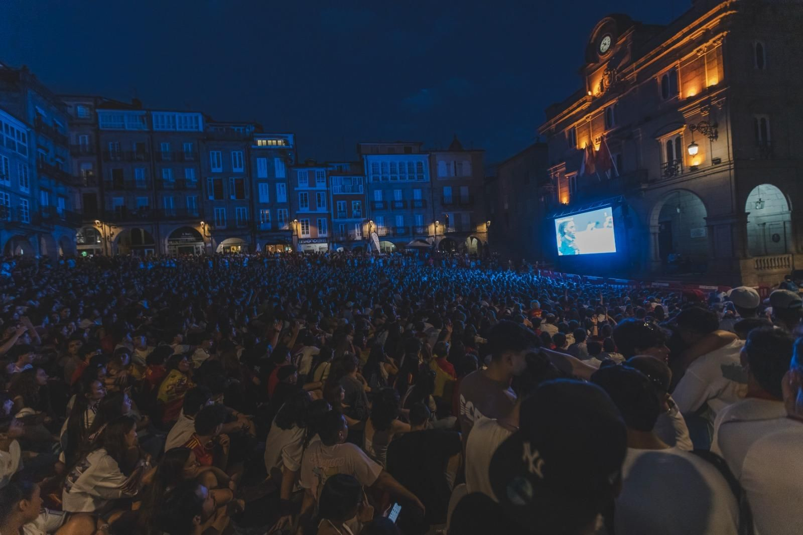Galería | La ilusión por España en la semifinal tiñe de rojo la provincia de Ourense, en fotos