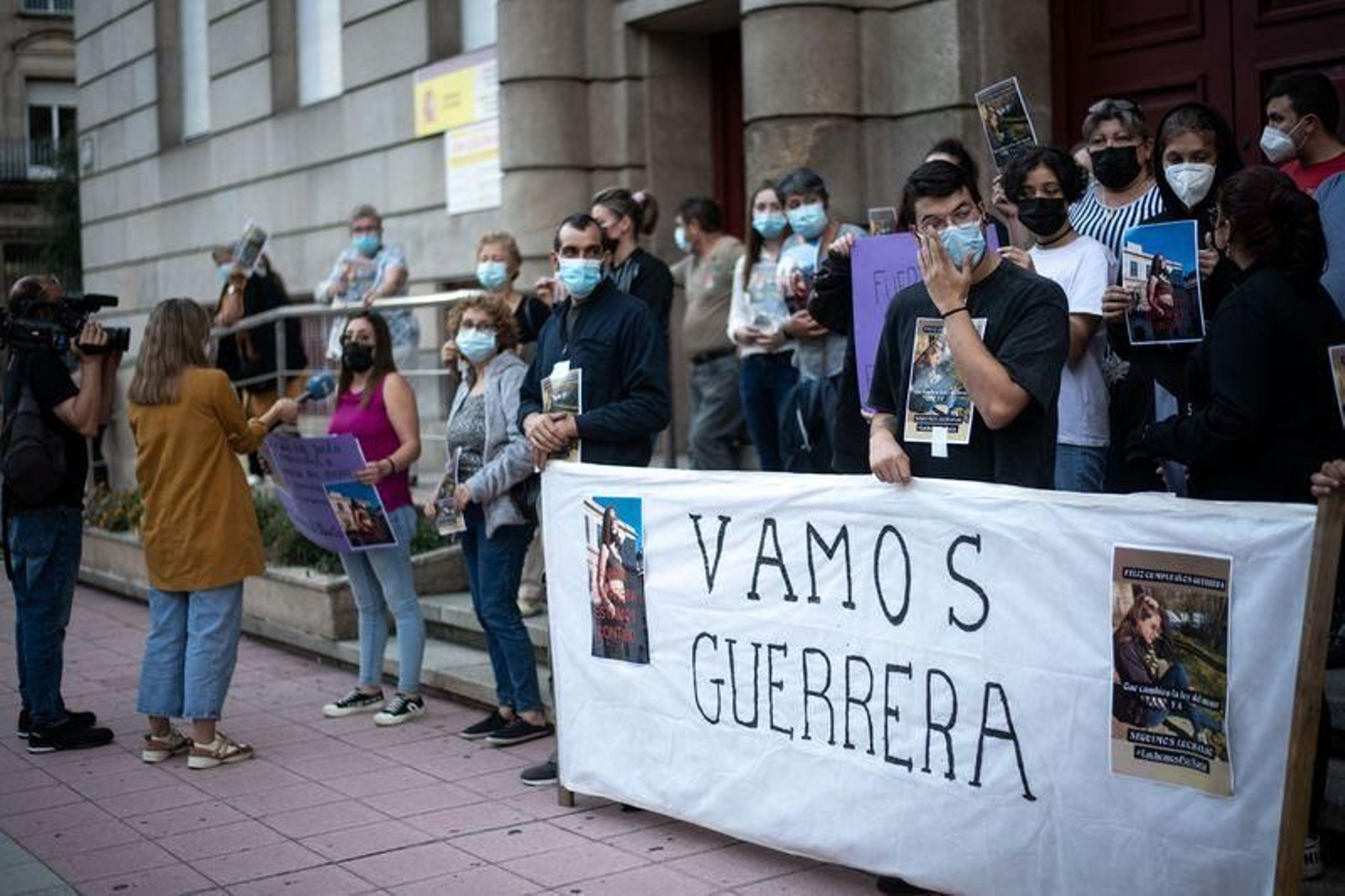 OURENSE (SUBDELEGACIÓN DO GOBERNO). 30/09/2021. OURENSE. Manifestación de familiares da víctima da nena agredida en O Carballiño. FOTO: ÓSCAR PINAL
