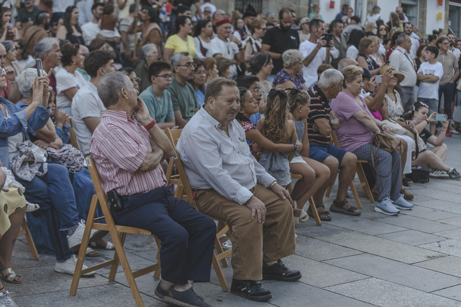 Galería |  Lembranza Ibérica llenó de música las calles de Celanova