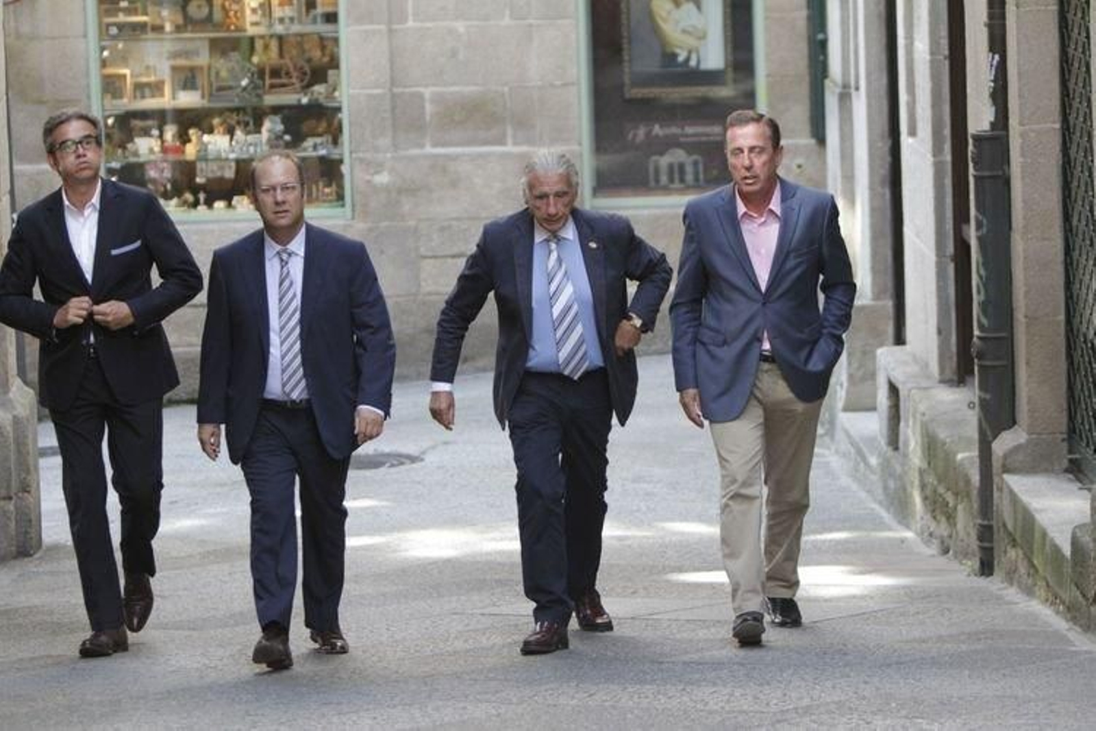 El vicepresidente de la CEO José Manuel Díaz, y el presidente Pérez Canal, con el presidente de la CEG Fernández Alvariño.