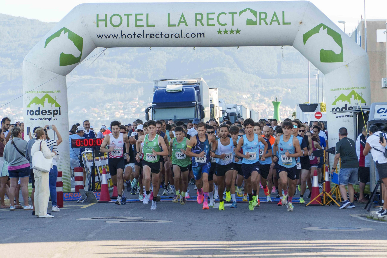 Galería | El puerto pesquero de Vigo acoge hasta cinco carreras organizadas por Carlos Adán