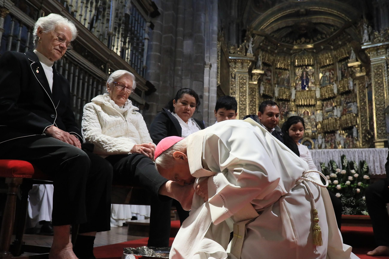 Galería | El Lavatorio de Pies llena la Catedral de Ourense