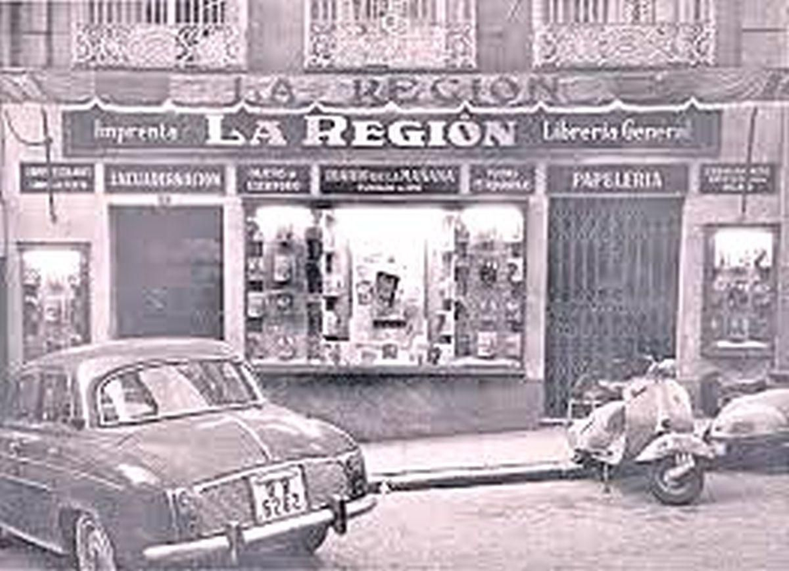 Fachada antiga do edificio con librería, papelería e a redacción.