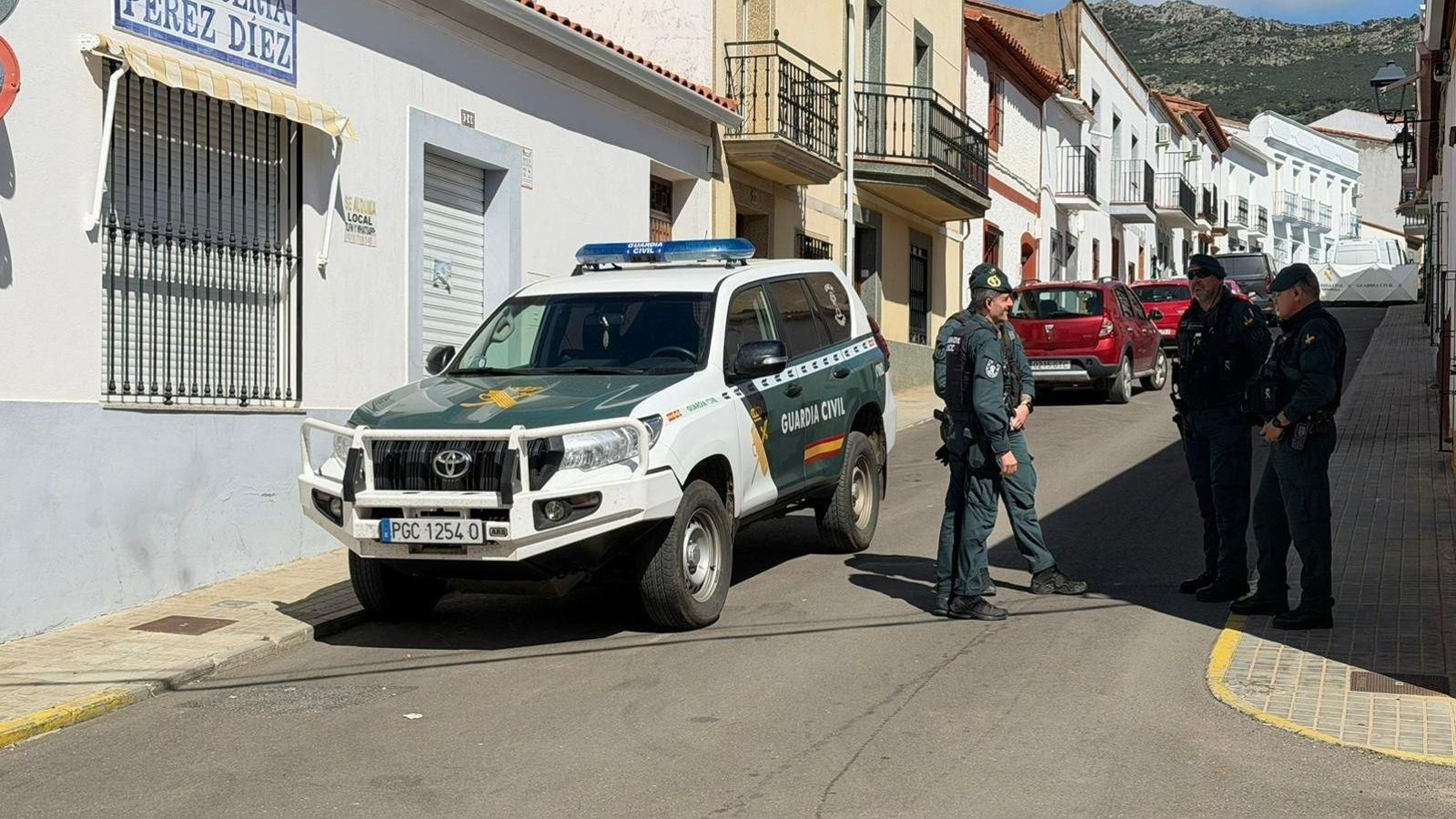 Agentes de la Guardia Civil en Hornachos