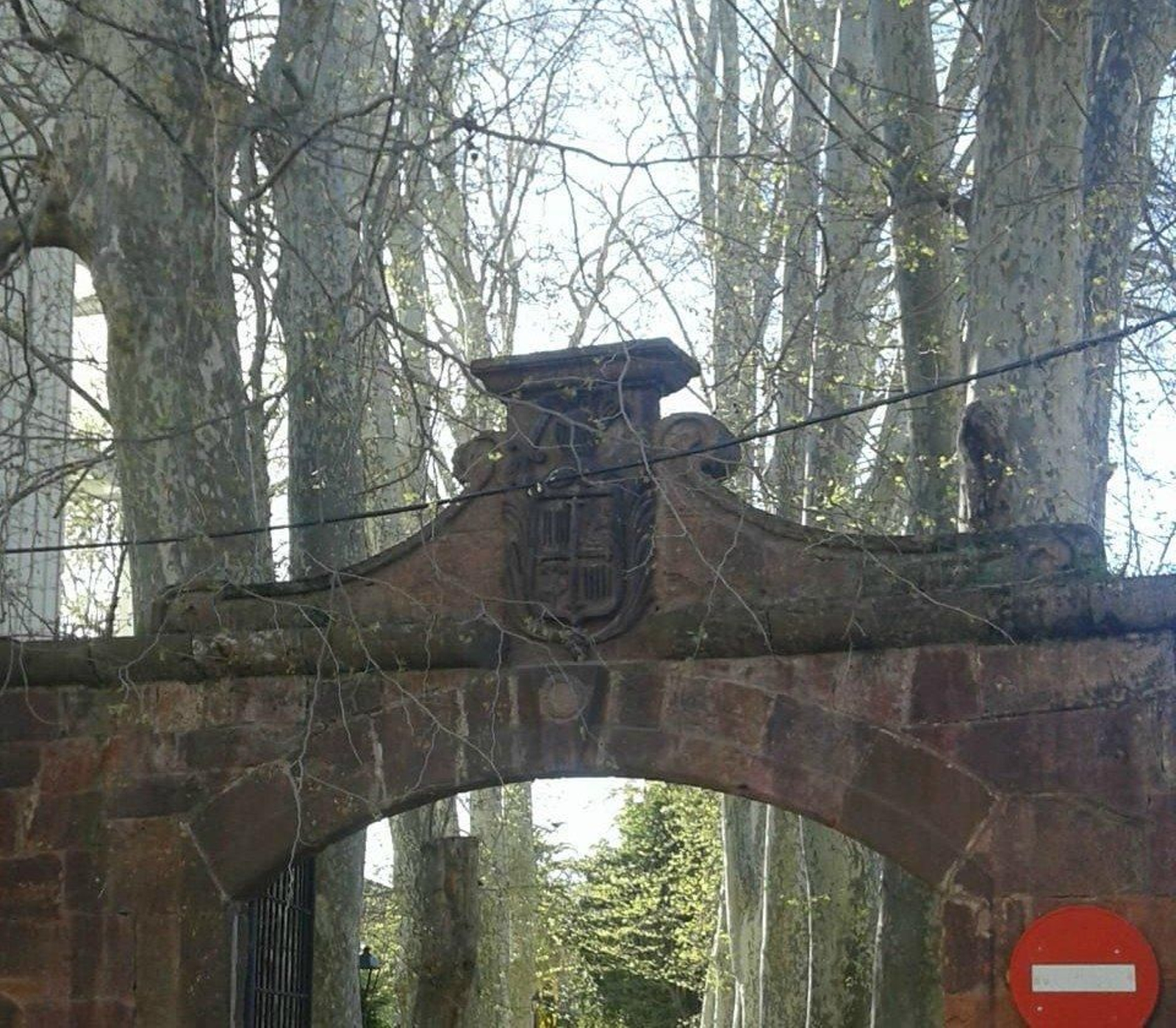 Jardín de la Casa Grande (J.C.).