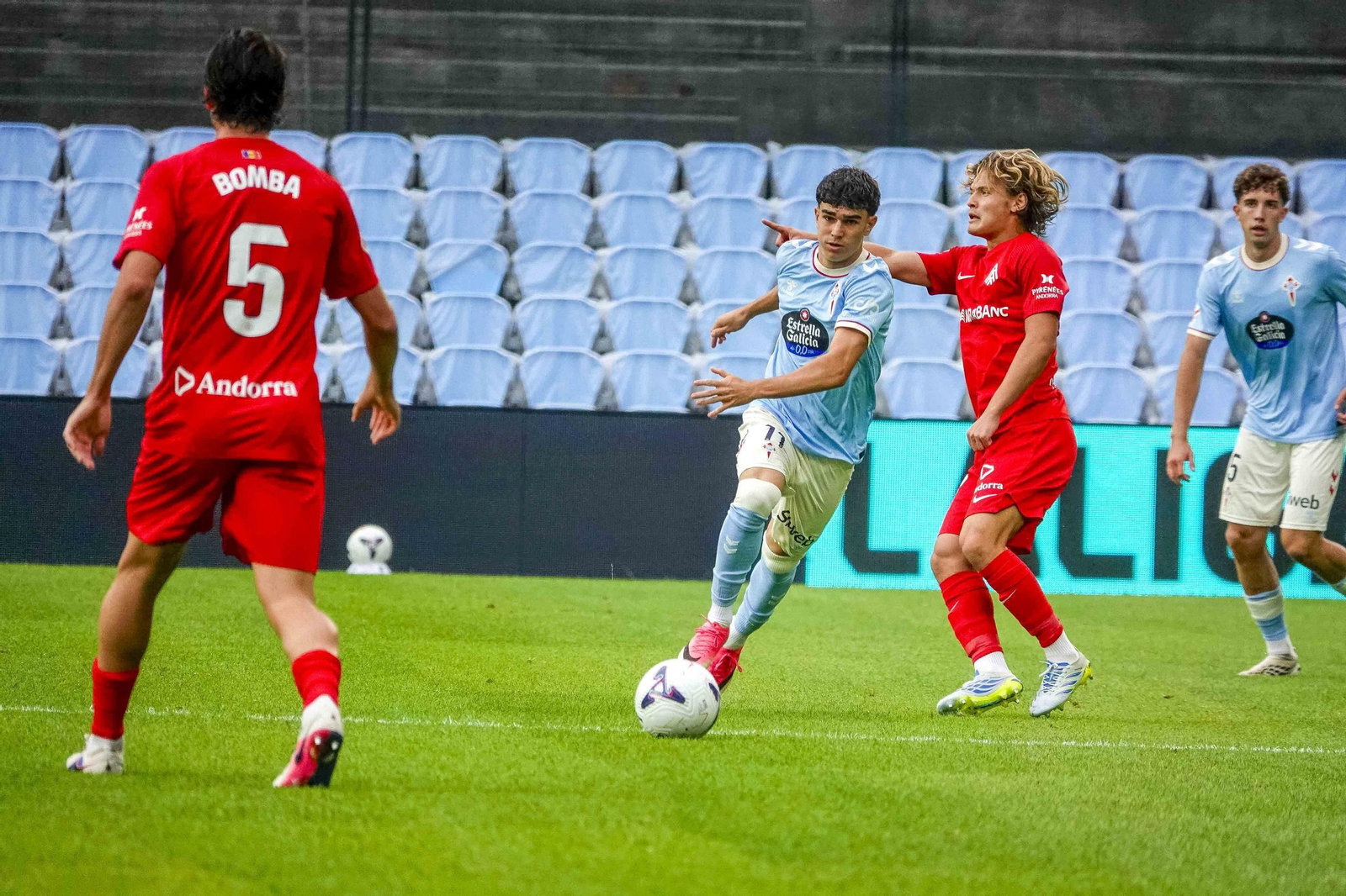 Galería | El Celta Fortuna se estrena como local en Segunda División