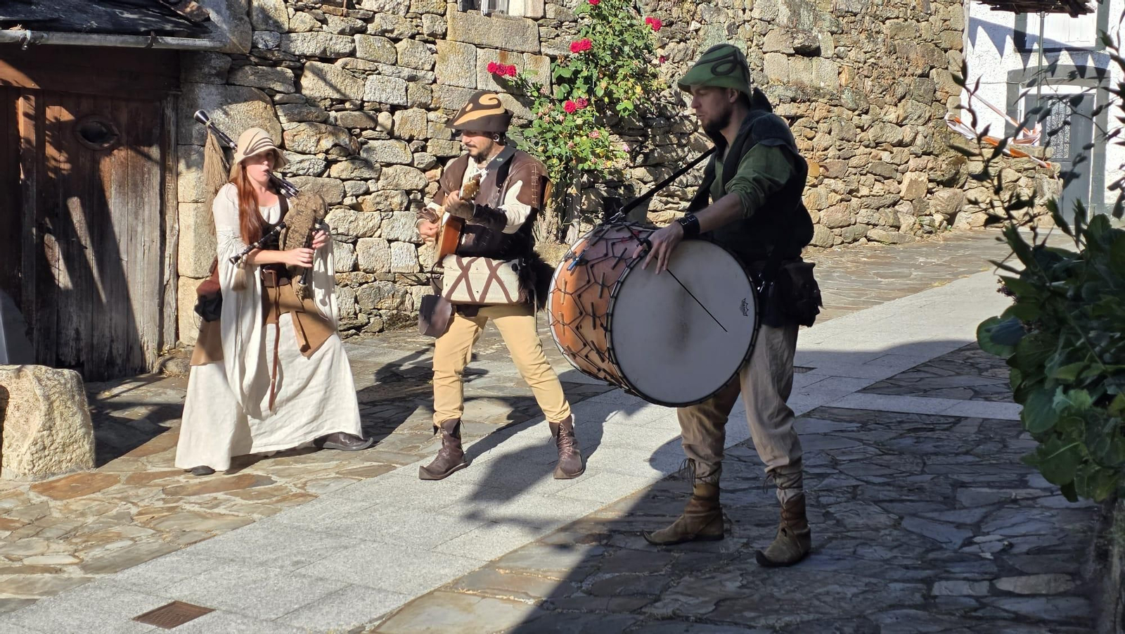 Galería | Manzaneda viaja al pasado con el éxito de su primera feria medieval