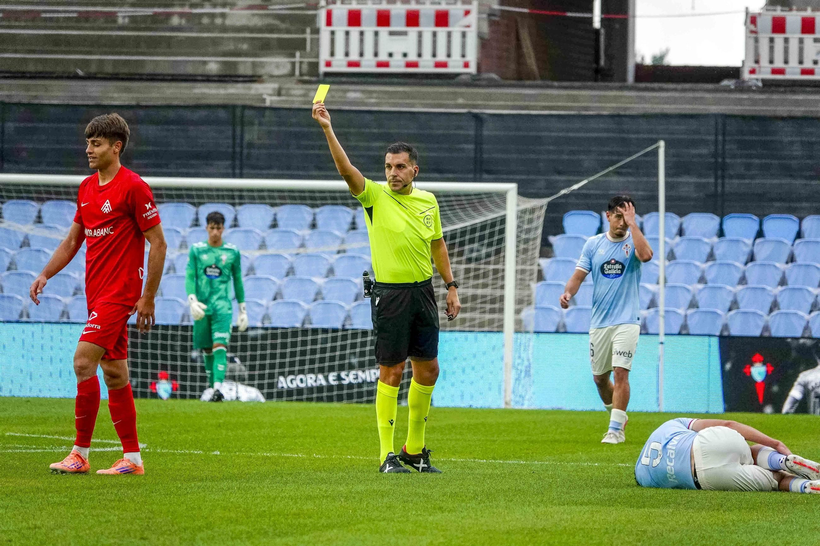 Galería | El Celta Fortuna se estrena como local en Segunda División